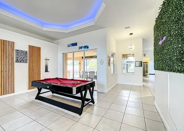 Discover Your Oasis: Tropical Haven In Central Psl
