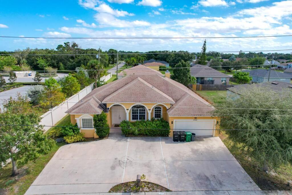 Discover Your Oasis: Tropical Haven In Psl Port St. Lucie