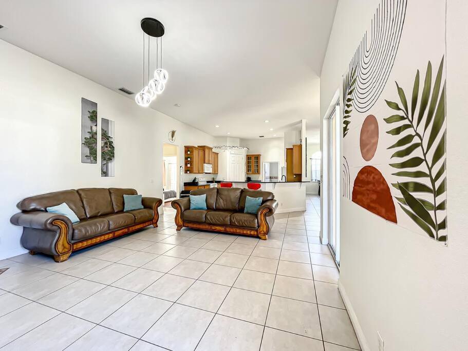 Holiday home Discover Your Oasis: Tropical Haven In Psl *